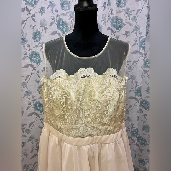 Light gold and pink princess dress - Picture 2 of 4